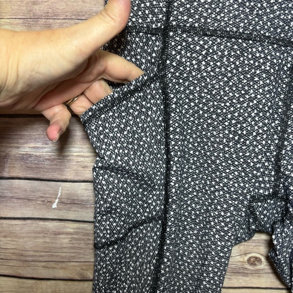 Lululemon athletica cropped leggings size 8  C1 - Picture 2 of 6